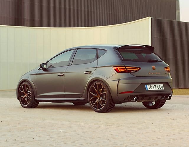 New SEAT Leon CUPRA R front view with carbon fiber