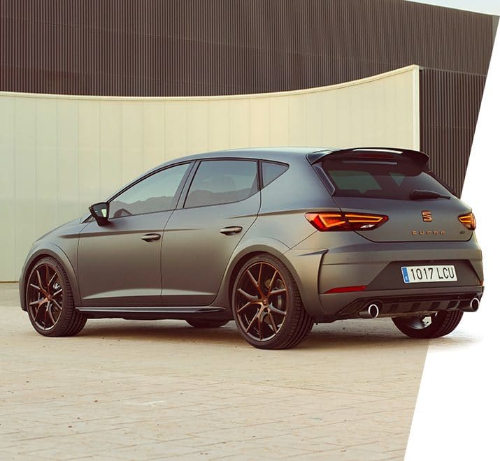 New SEAT Leon CUPRA R front view with carbon fiber