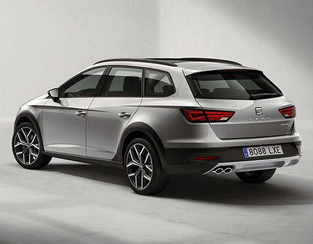 New SEAT Leon X-PERIENCE lateral view