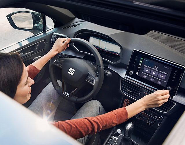 Nouvelle SEAT Tarraco, SUV 7 places, gros plan sur le cockpit numérique, feux arrière LED, BeatsAudio avec navigation satellite et Full Link