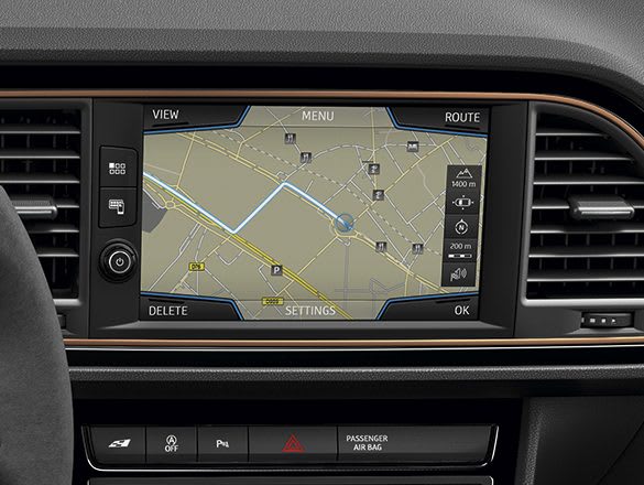 New SEAT Leon CUPRA R Navi System Plus technology detail