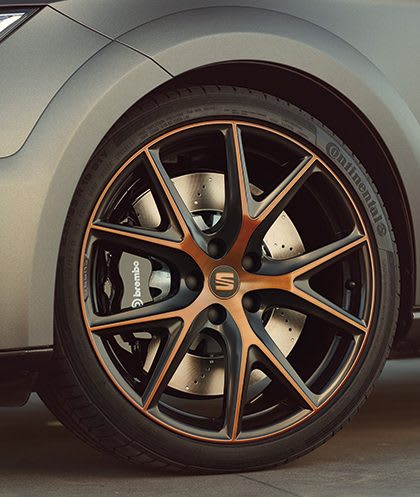 New SEAT Leon CUPRA R exterior view cooper door mirrors