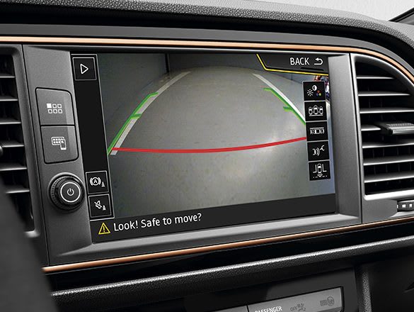 New SEAT LEON CUPRA R rear view camera feature