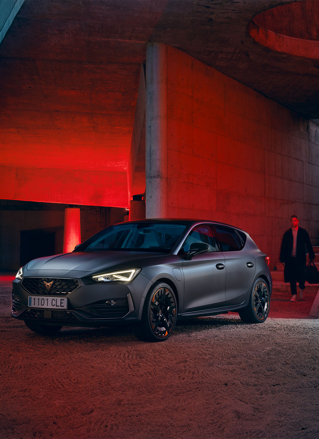 Couple%20using%20CUPRA%20CHARGER