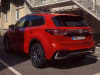 TN2391_tiguan_exterieur_rear-view-of-red-tiguan-in-front-of-building_