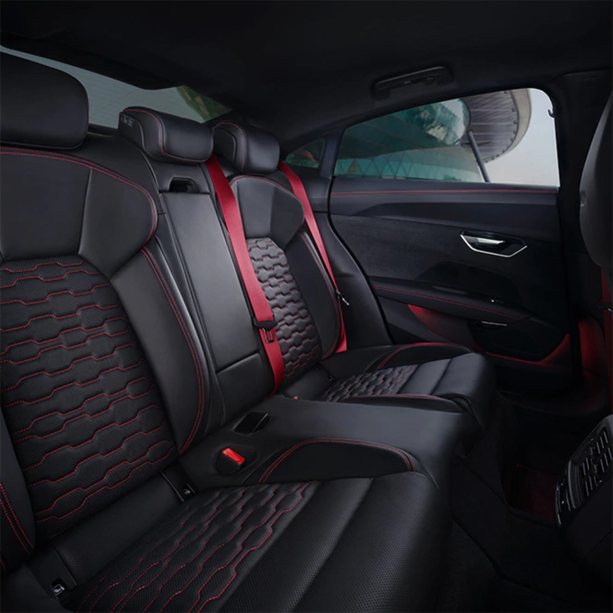 730x730-audi-rs-e-tron-gt-rear-seats
